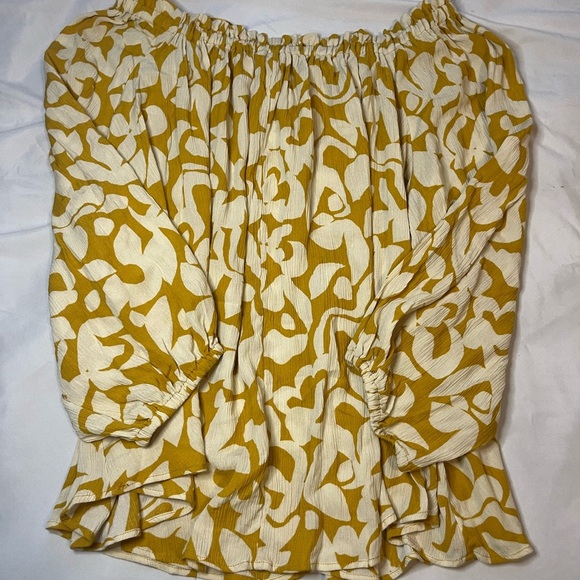 Terra & Sky Yellow and White Ruffled 3/4 Sleeve Blouse - Picture 6 of 6